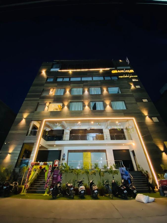 Hotel Ss Grandeur Lucknow Ngoại thất bức ảnh